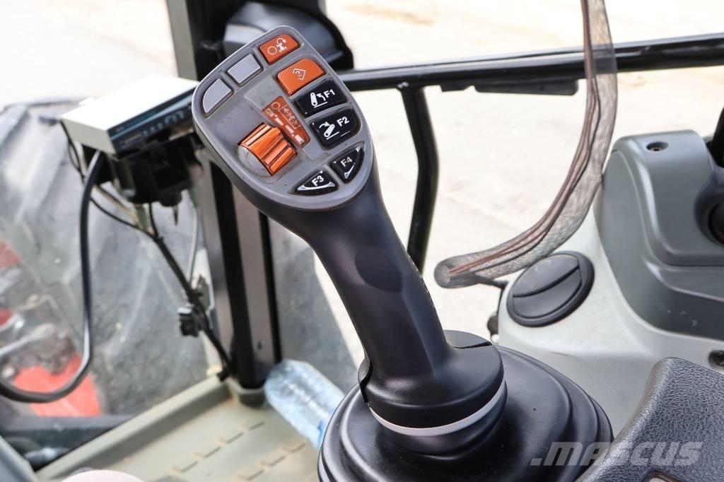 CLAAS Arion 460 Трактори