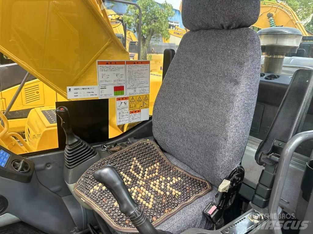 Komatsu PC 220 Гусеничні екскаватори