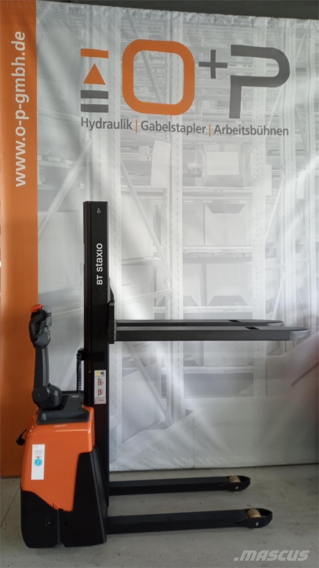 Toyota HWE100 Самохідні електроштабелери