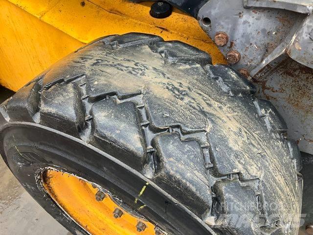 JCB 225 Міні-навантажувачі