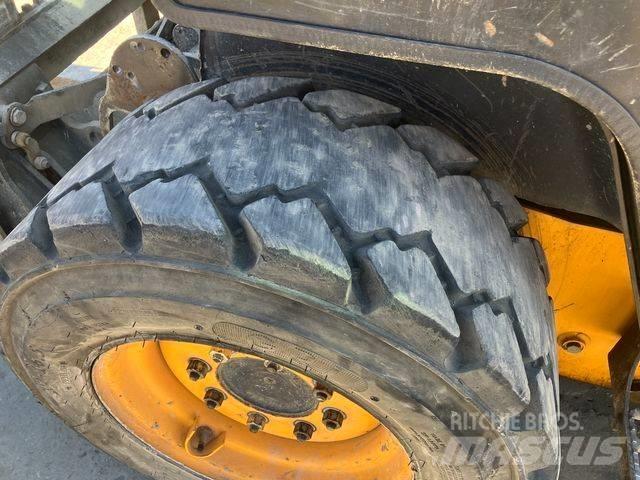 JCB 225 Міні-навантажувачі