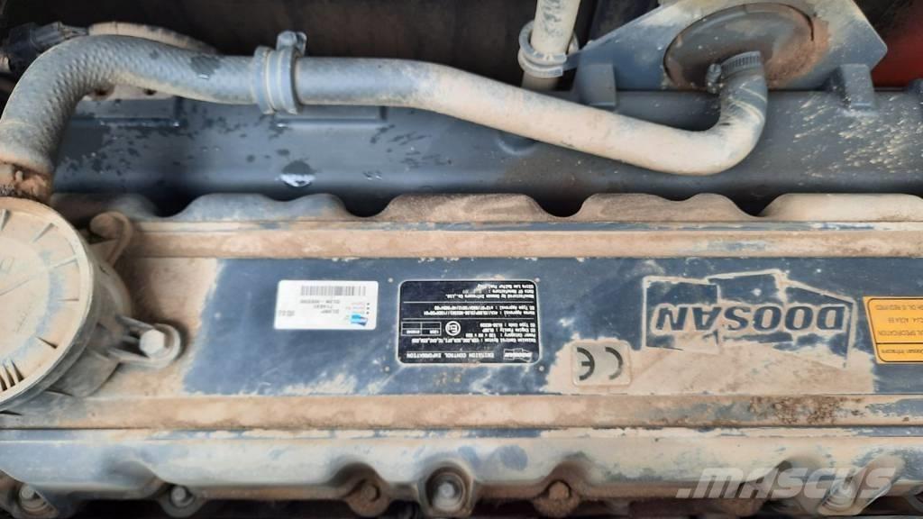 Doosan DX 300 LC-5 Гусеничні екскаватори