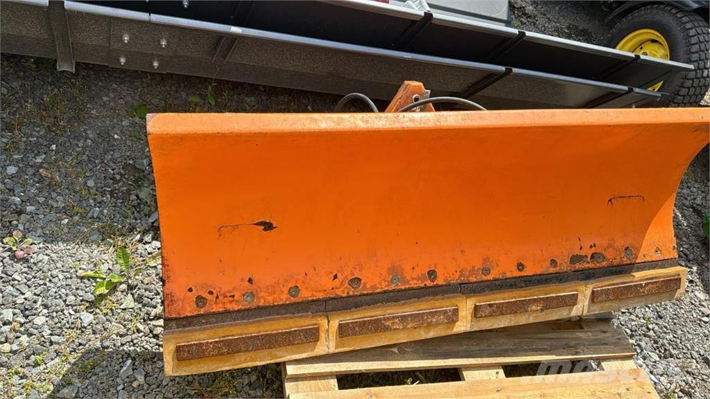 John Deere 3720 Трактори