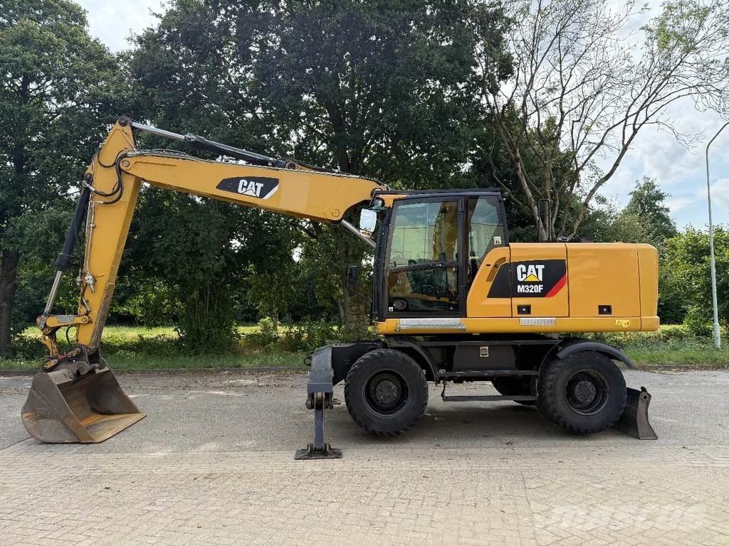 CAT M320F Колісні екскаватори