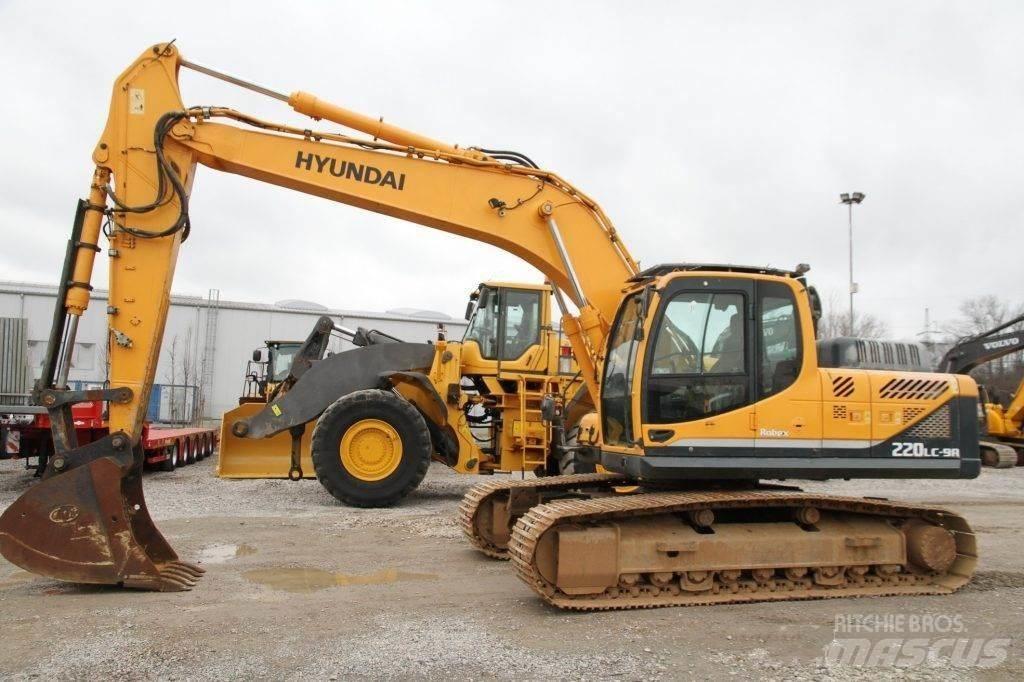 Hyundai Robex 220 LC Гусеничні екскаватори