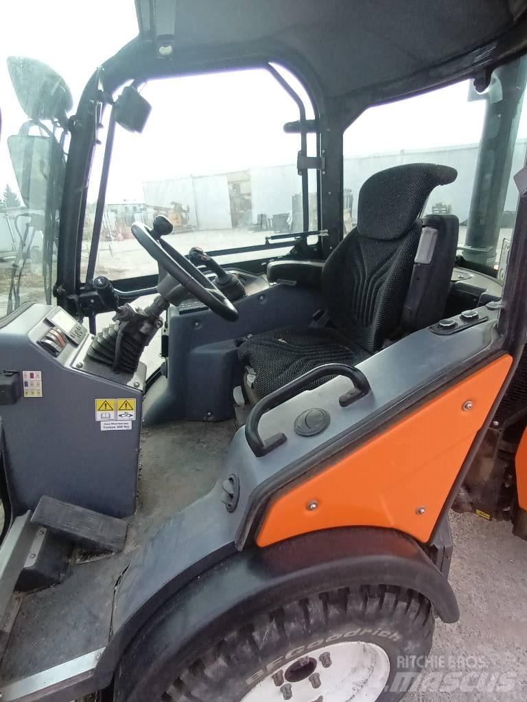 Multihog CX75 Трактори