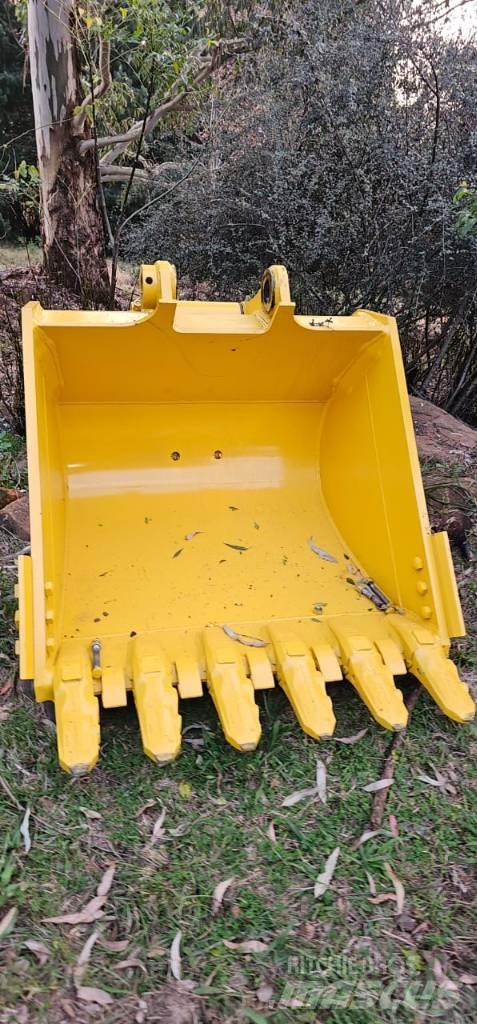 Komatsu PC210 Бони і ковші