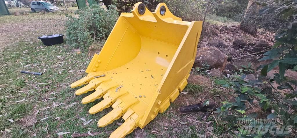 Komatsu PC210 Бони і ковші