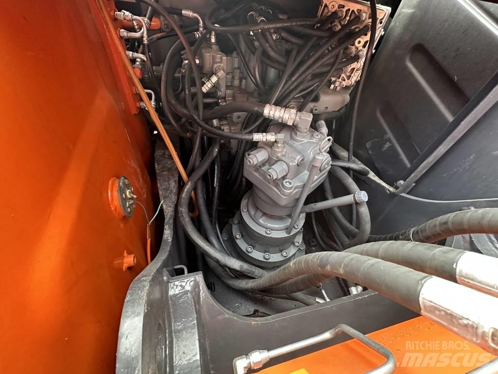 Hitachi ZX 120 Гусеничні екскаватори