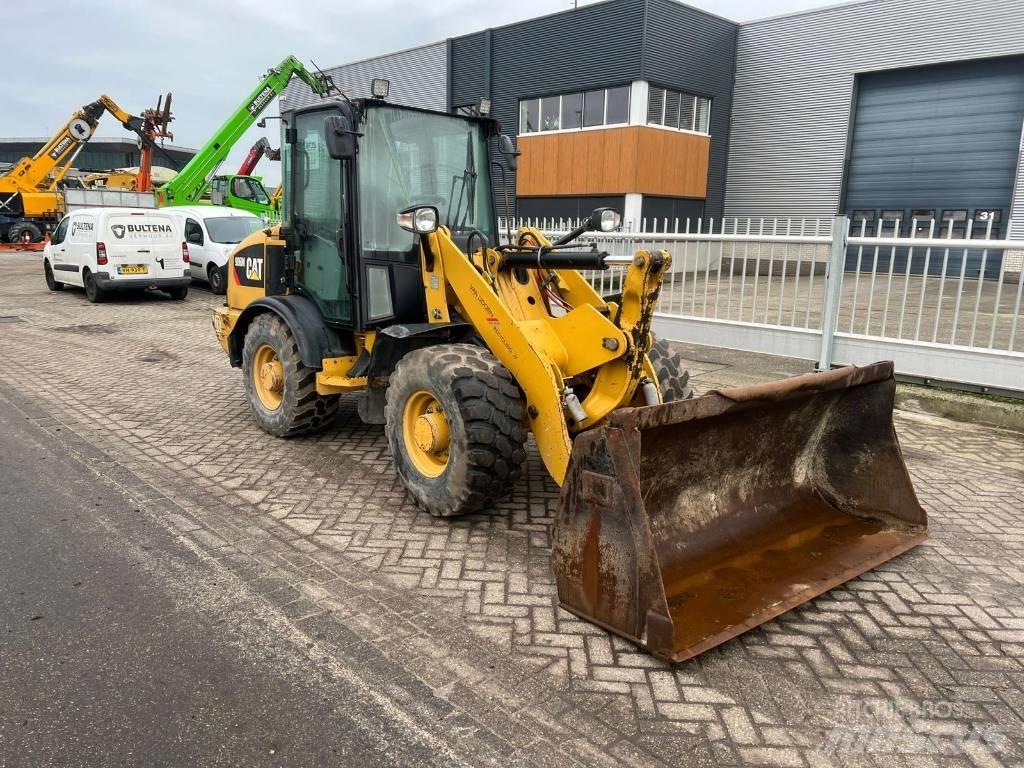CAT 906 M Фронтальні навантажувачі