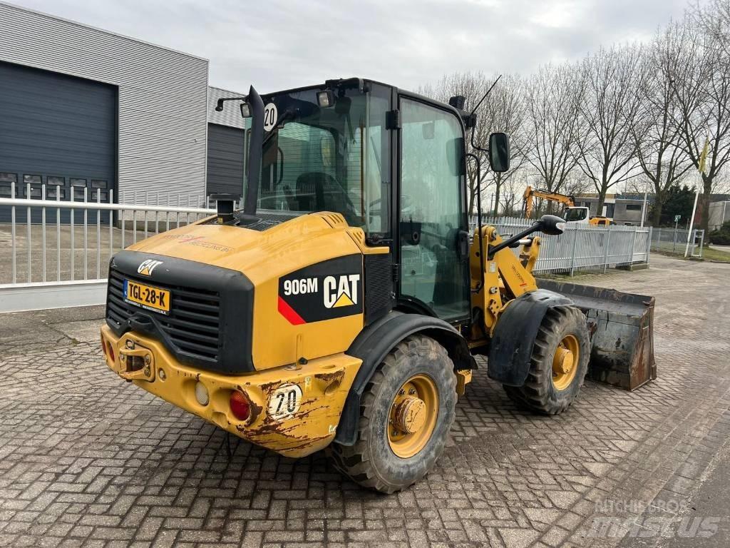 CAT 906 M Фронтальні навантажувачі