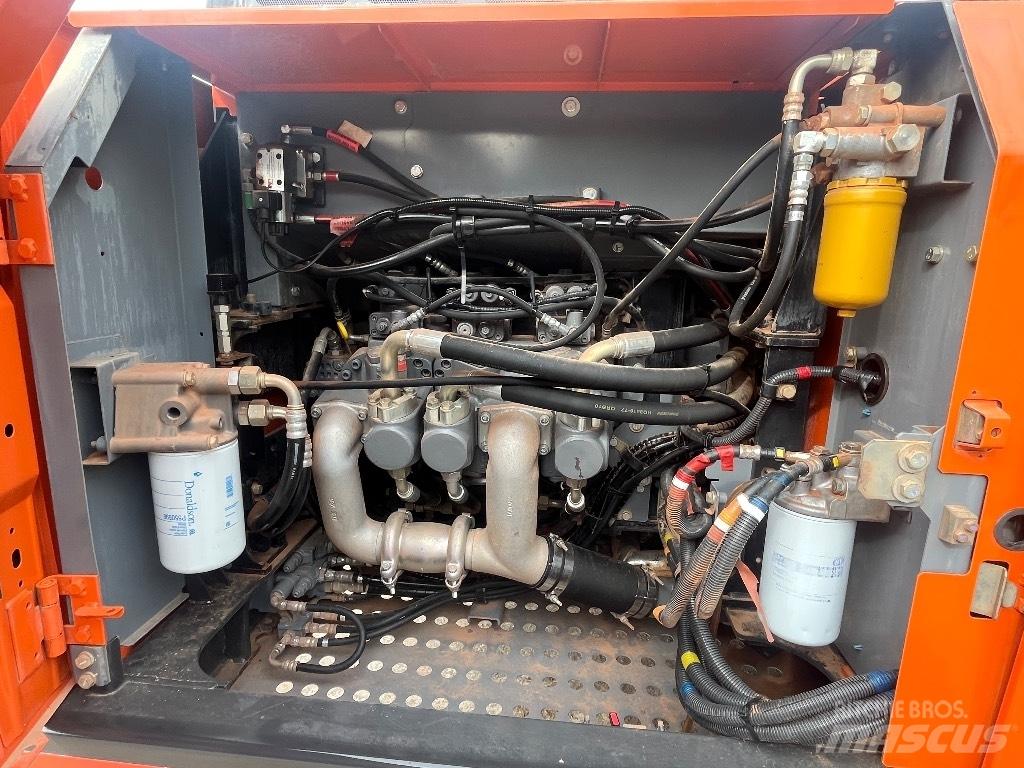 Hitachi ZX 250 LC-6 Гусеничні екскаватори