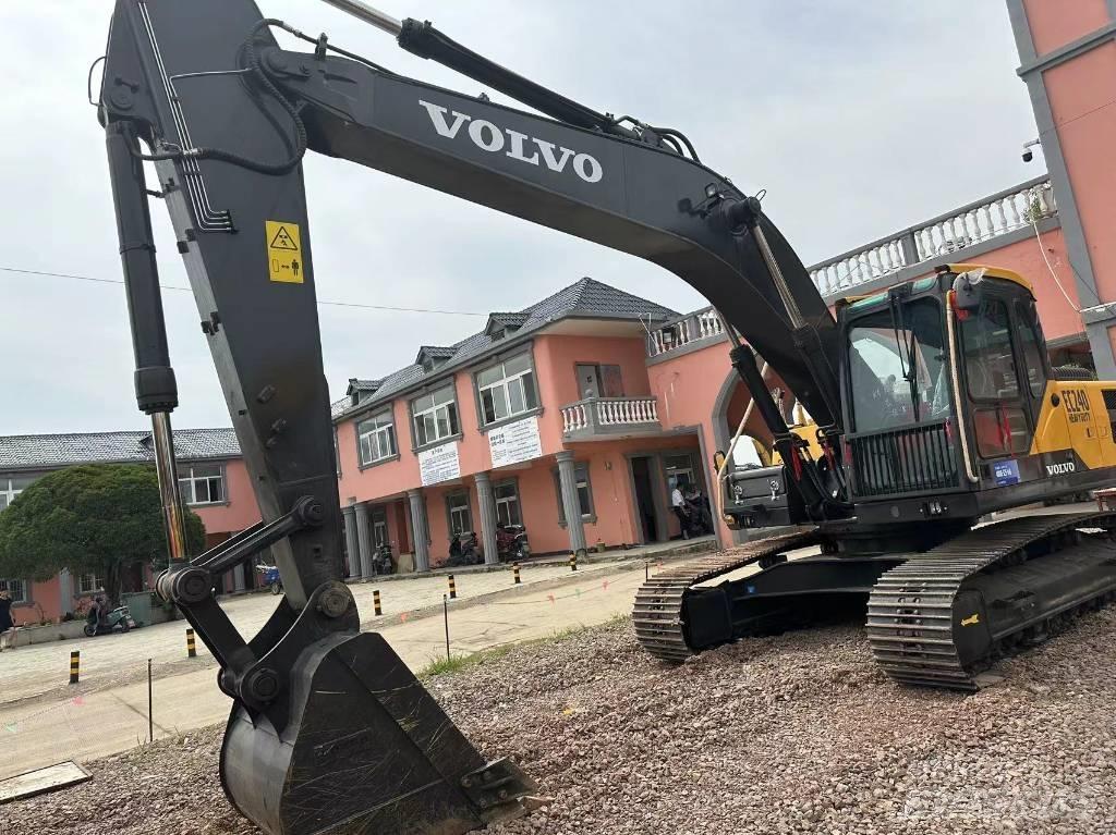 Volvo EC 240 Гусеничні екскаватори