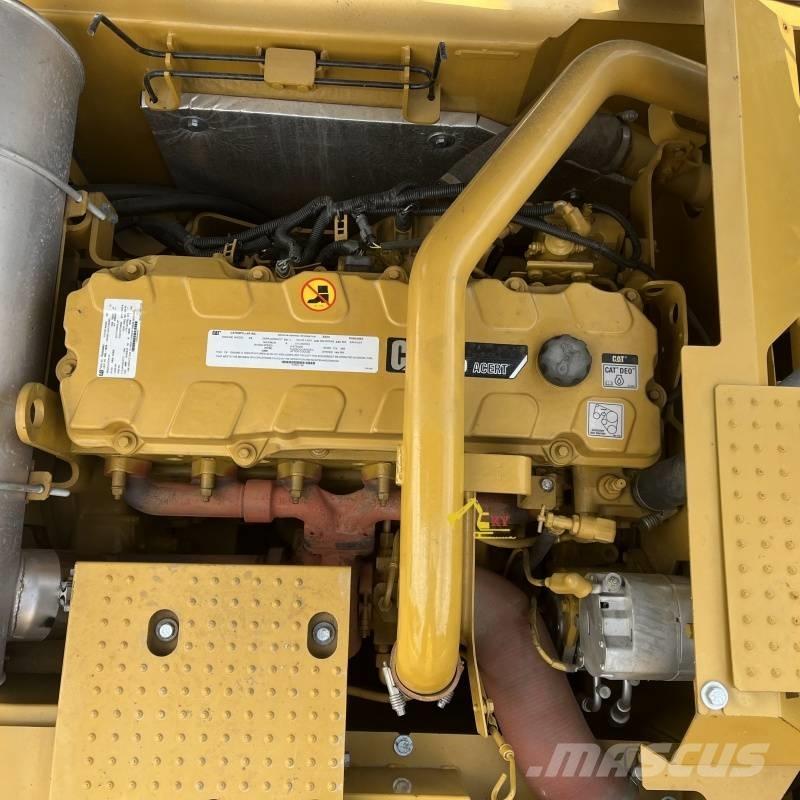 CAT 330D2L Гусеничні екскаватори