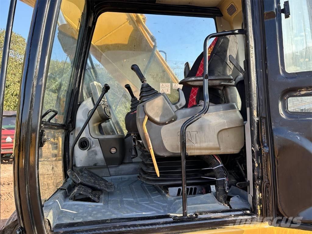 CAT 320 D Гусеничні екскаватори