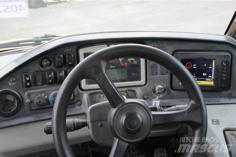 CAT 730C2 Зчленовані самоскиди