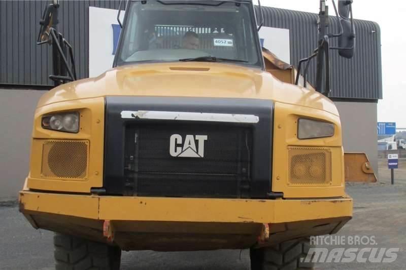 CAT 730C2 Зчленовані самоскиди