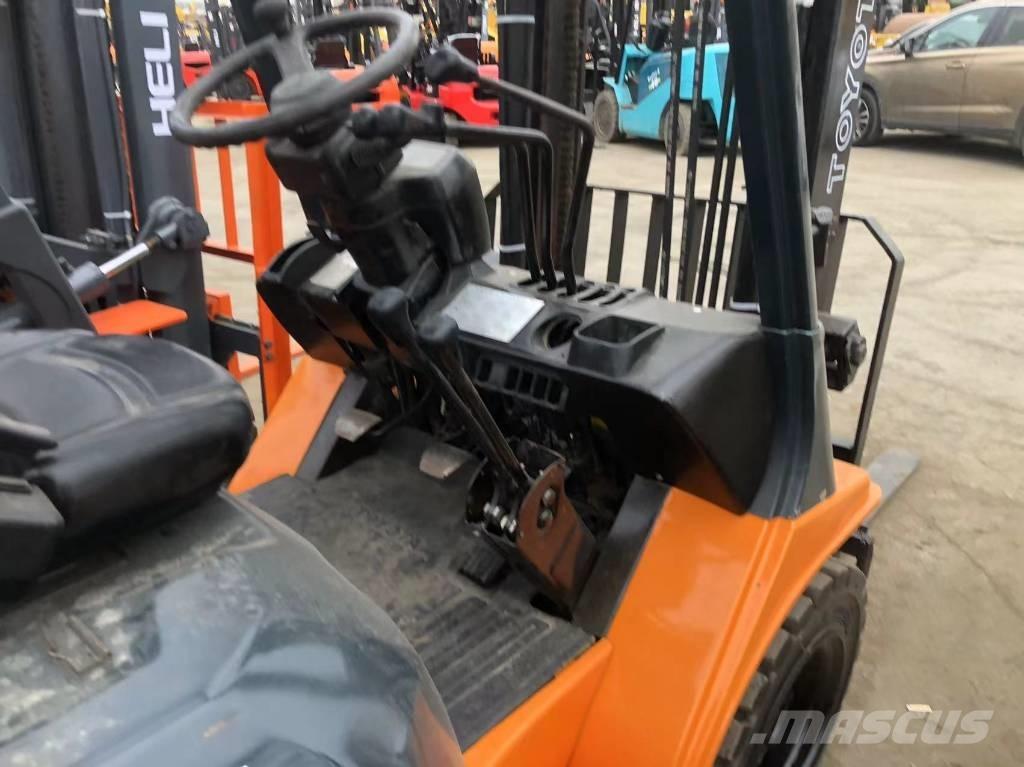 Toyota FD30 Дизельні навантажувачі