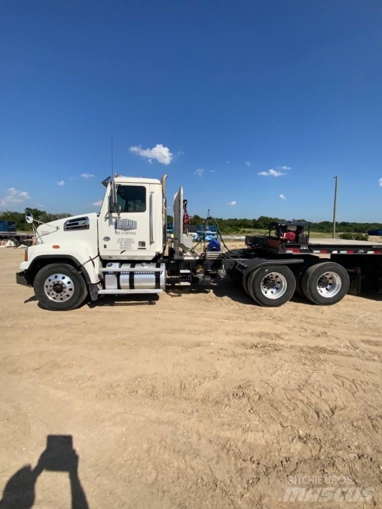 Western Star 4700 Тягачі