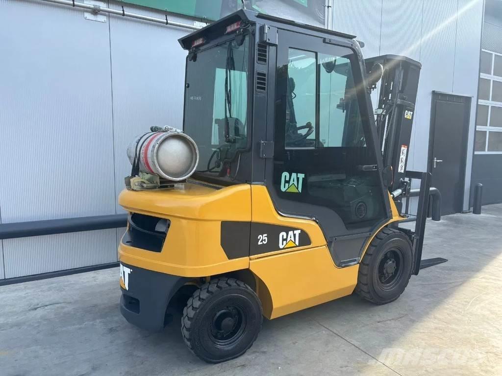 CAT GP25N Heftruck Газові навантажувачі