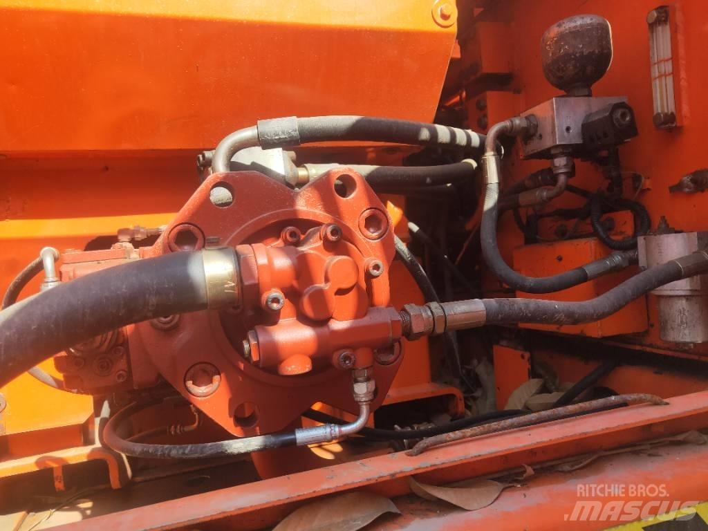 Doosan DH220LC-7 Гусеничні екскаватори