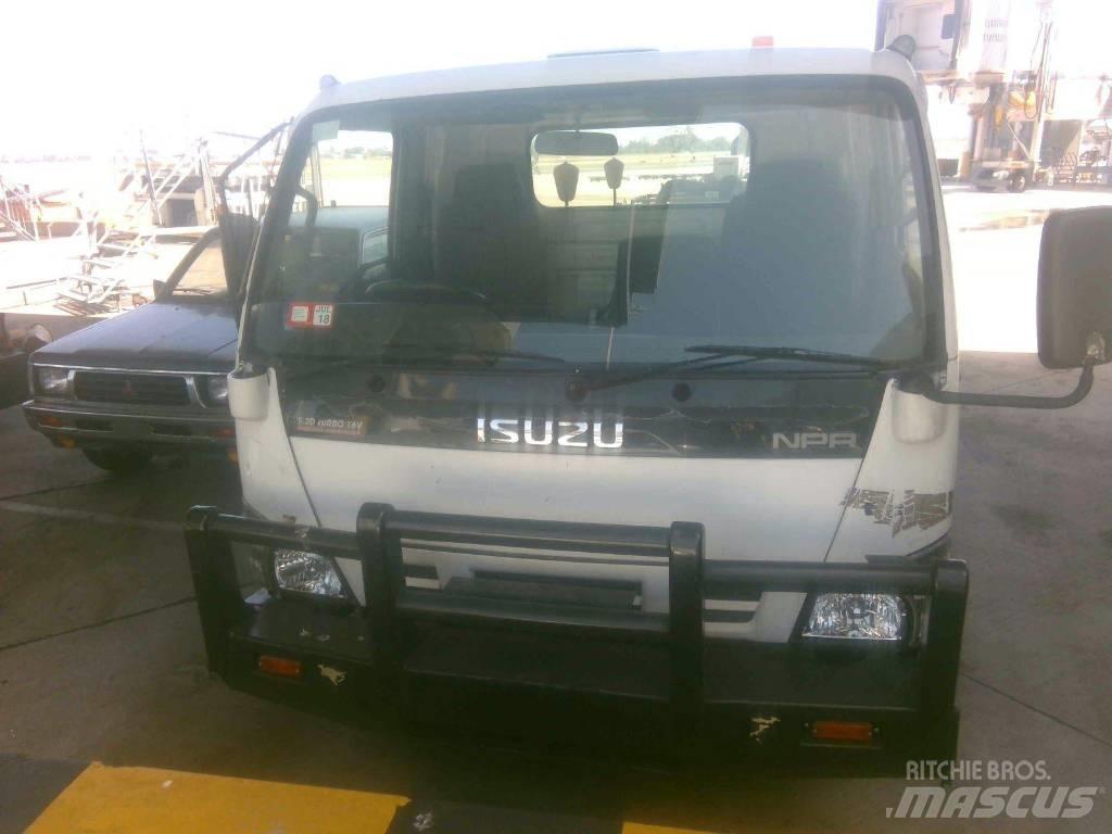 Isuzu NPR Вантажівки-цистерни