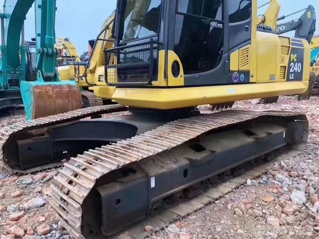 Komatsu PC 240 Гусеничні екскаватори