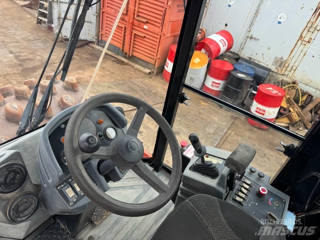 CAT CP 533 E Грунтові котки