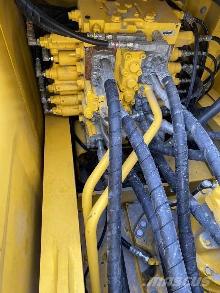 Komatsu 240LC-8 Гусеничні екскаватори
