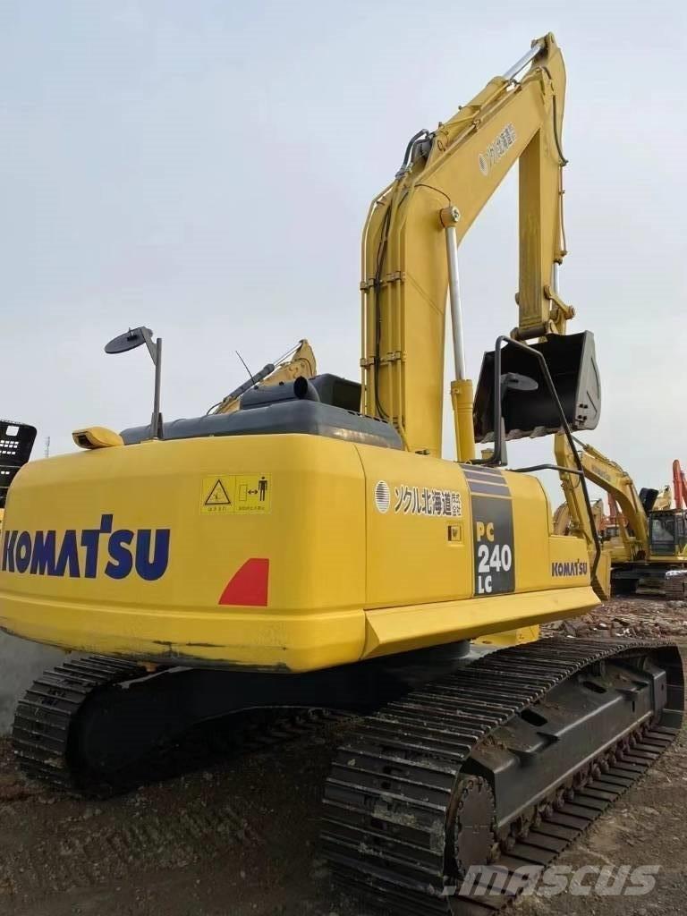 Komatsu 240LC-8 Гусеничні екскаватори