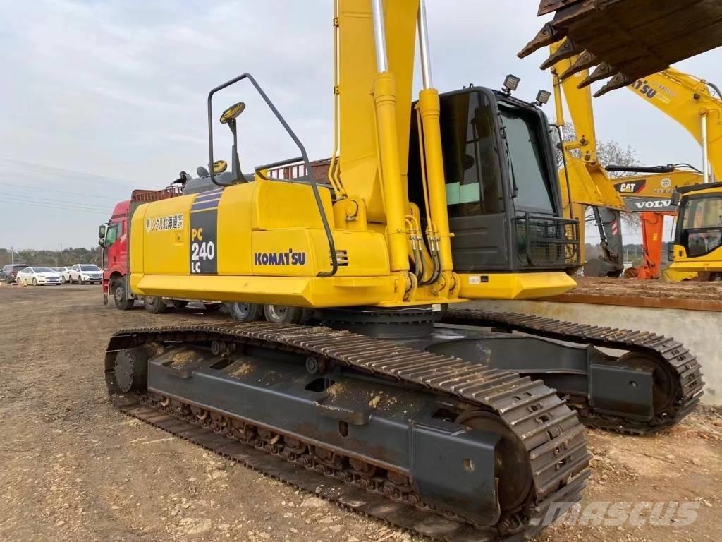 Komatsu 240LC-8 Гусеничні екскаватори