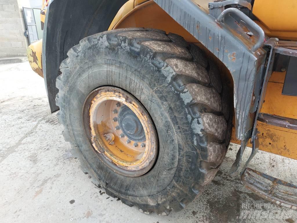 CASE 821 FXR Фронтальні навантажувачі