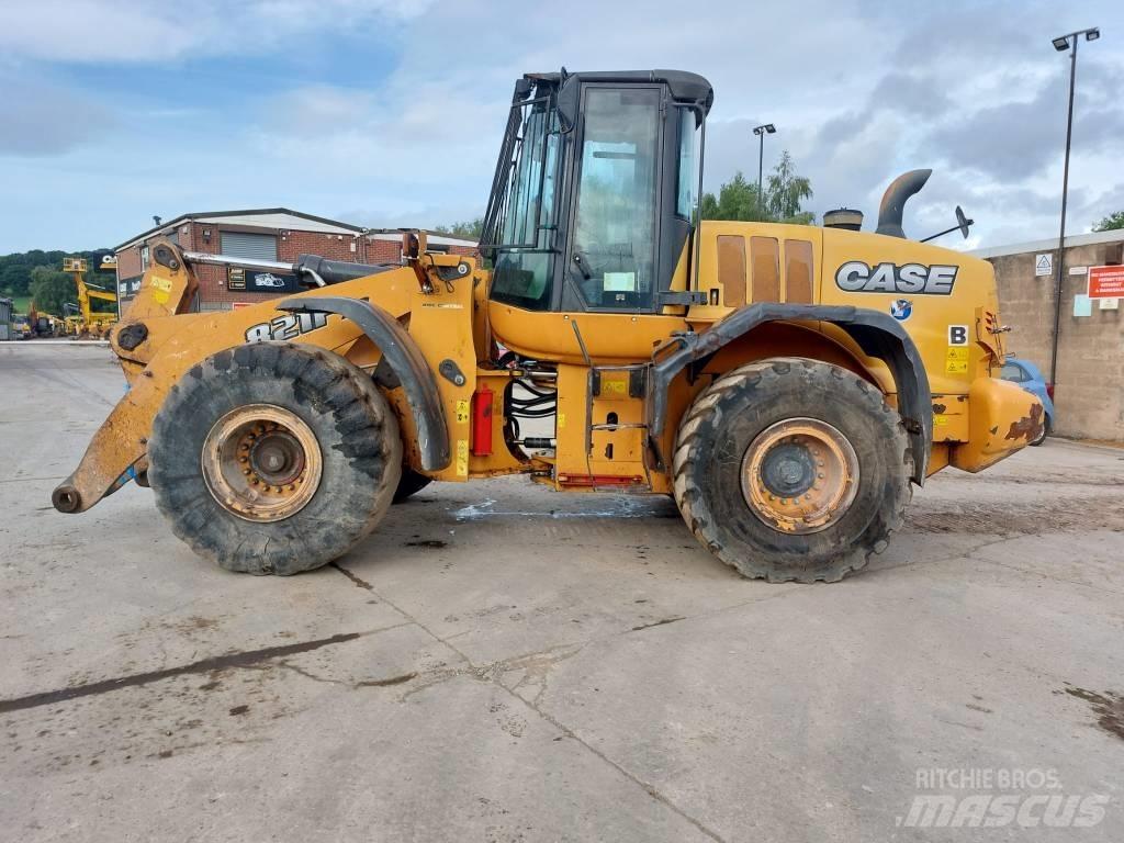 CASE 821 FXR Фронтальні навантажувачі