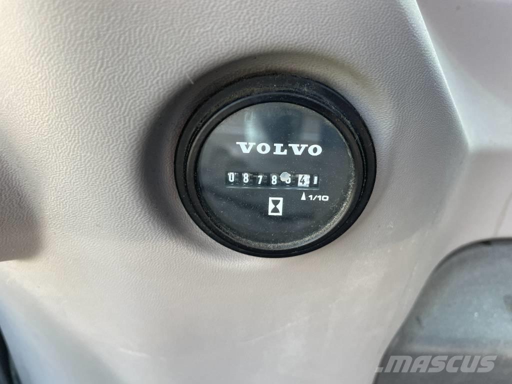 Volvo ECR235EL Гусеничні екскаватори