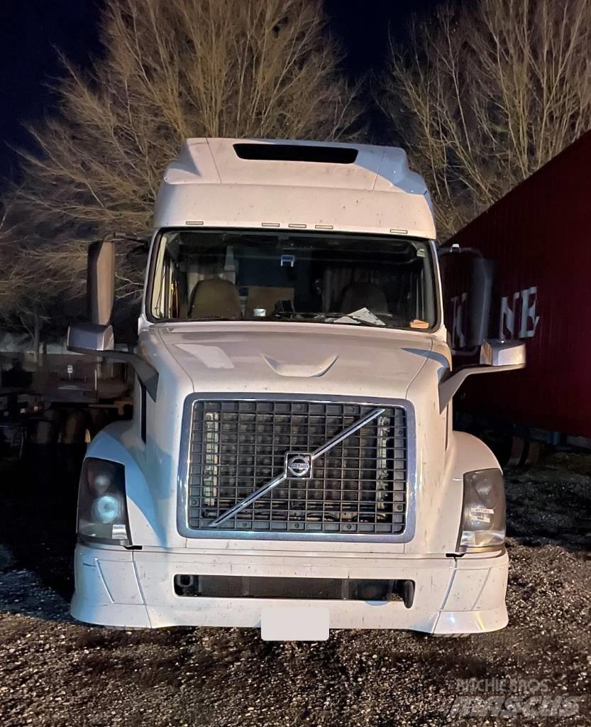 Volvo VNL 42 670 Тягачі