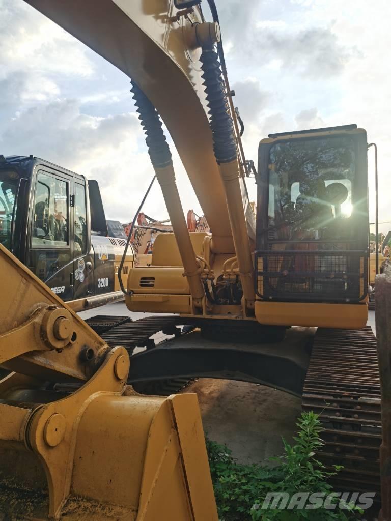 Komatsu PC 220-7 Гусеничні екскаватори