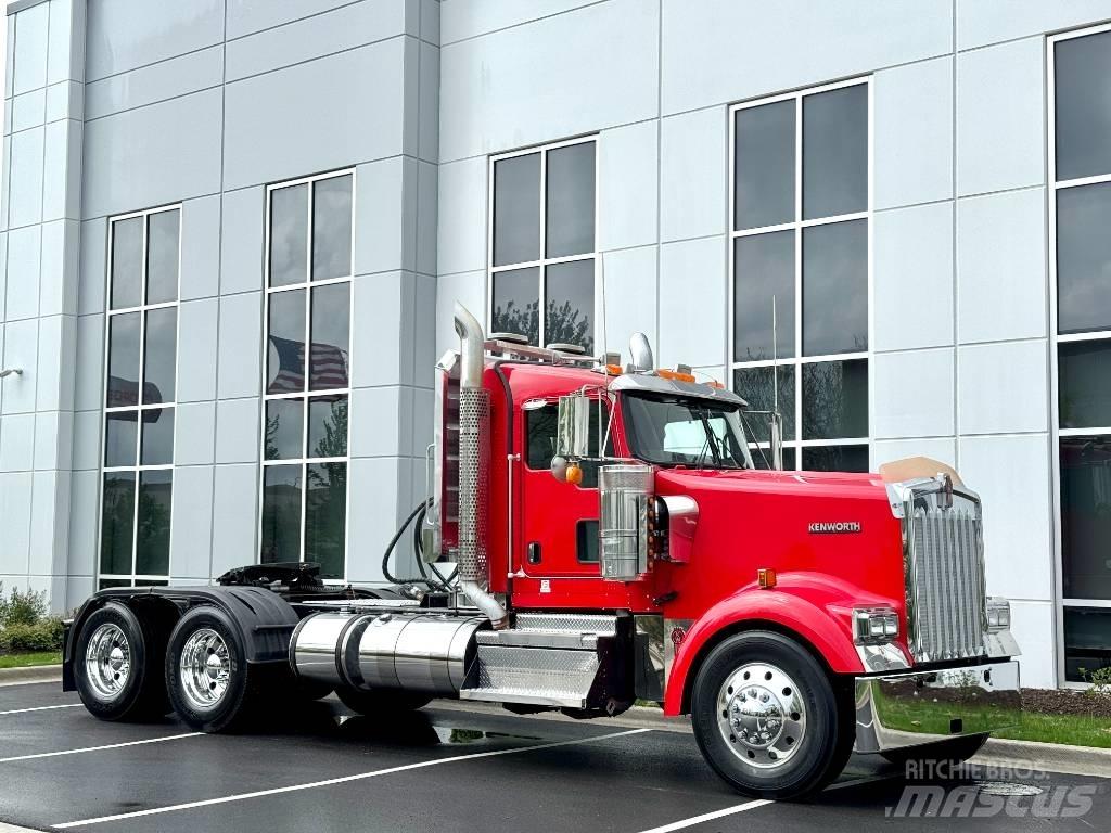 Kenworth W900 Тягачі