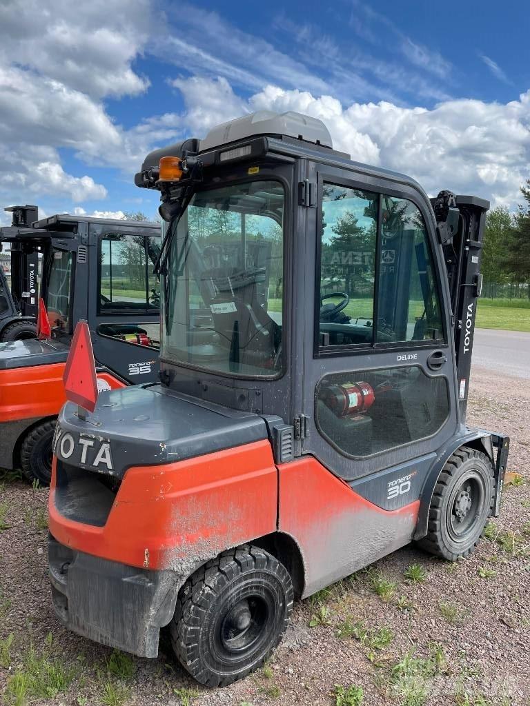Toyota 56-8FD30F Дизельні навантажувачі