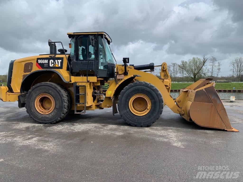 CAT 966 M XE Фронтальні навантажувачі