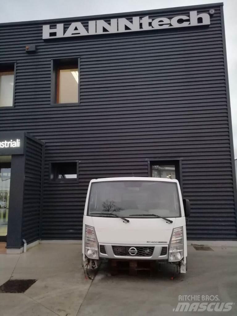 Nissan NT400 Кабіни