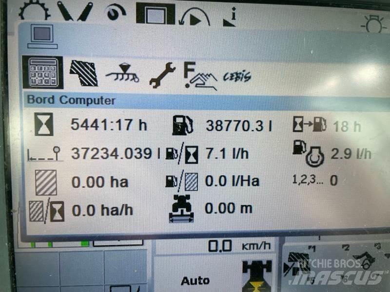 CLAAS ARION 550 Трактори