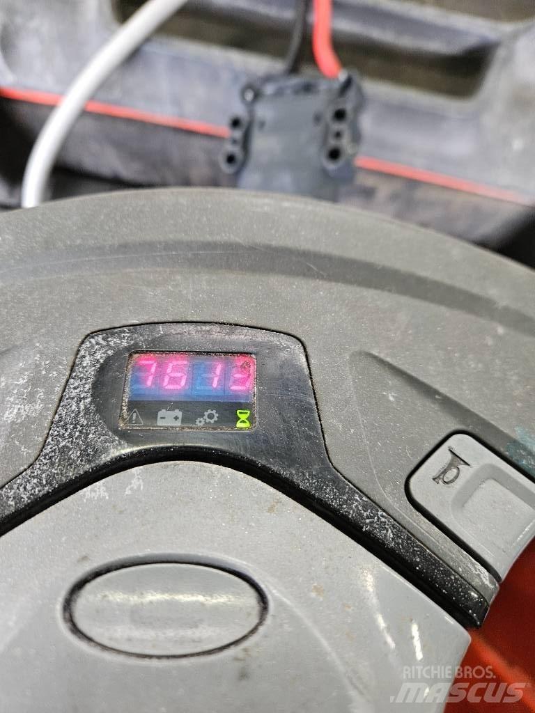 BT LPE250 Візки для перевезення піддонів