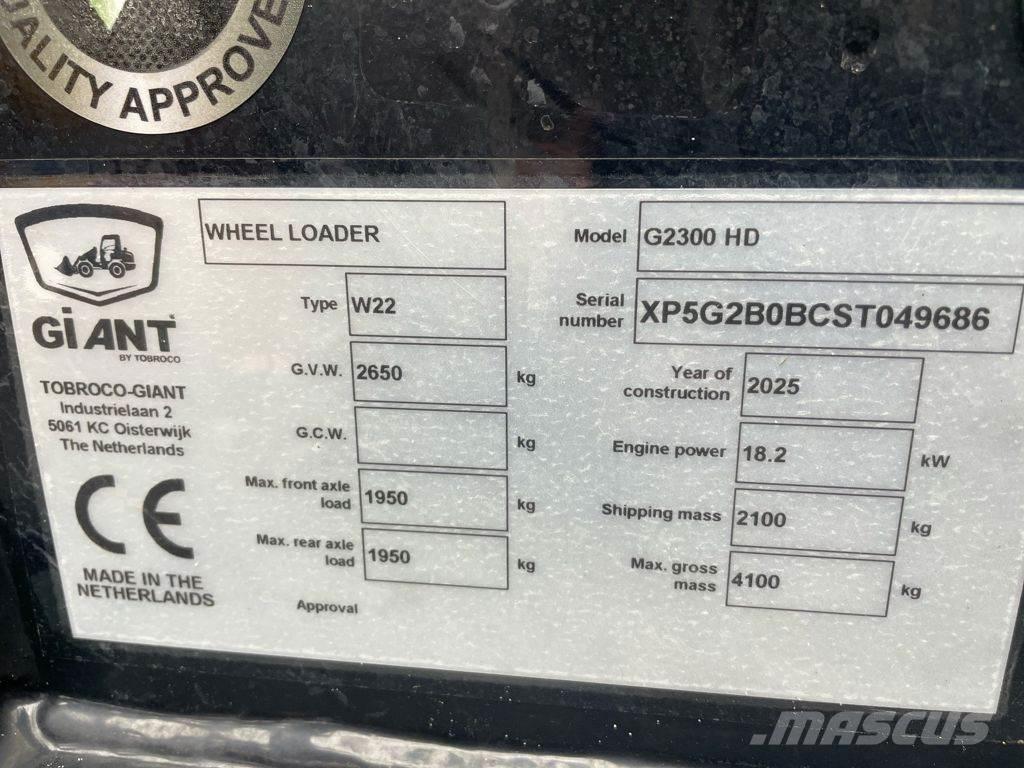GiANT G2300 HD Фронтальні навантажувачі