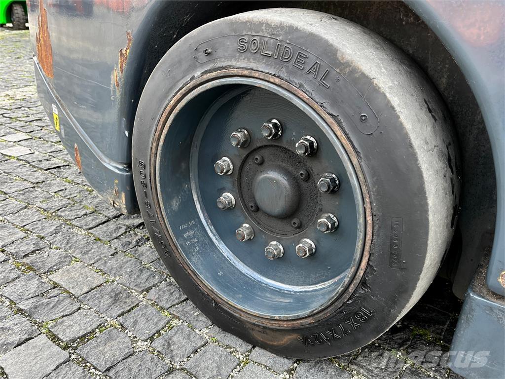 Aisle-Master 15NE Вантажник для вузьких проходів