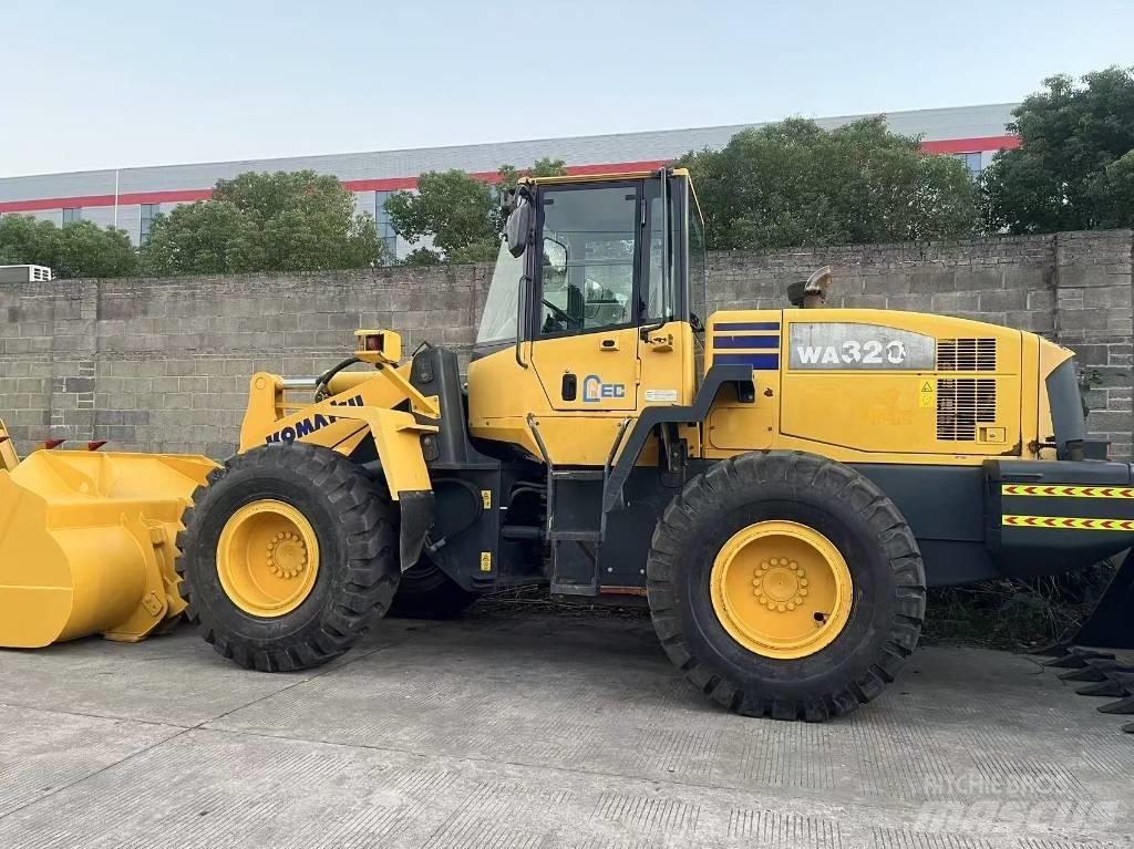 Komatsu WA 320 Фронтальні навантажувачі