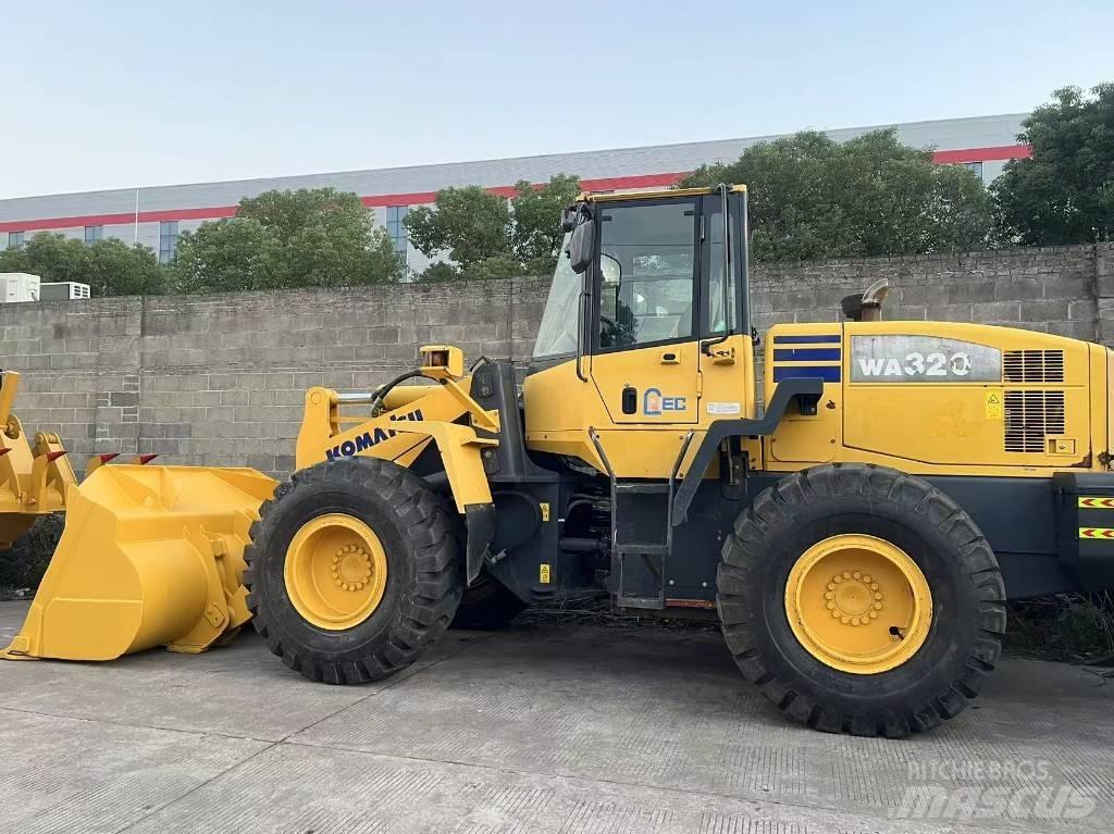 Komatsu WA 320 Фронтальні навантажувачі