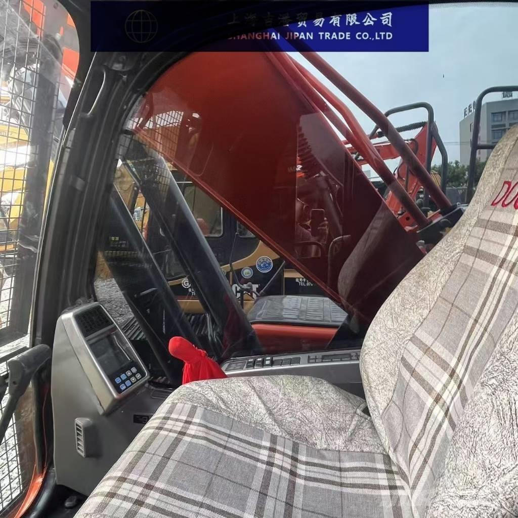 Doosan DX 300 LC Гусеничні екскаватори