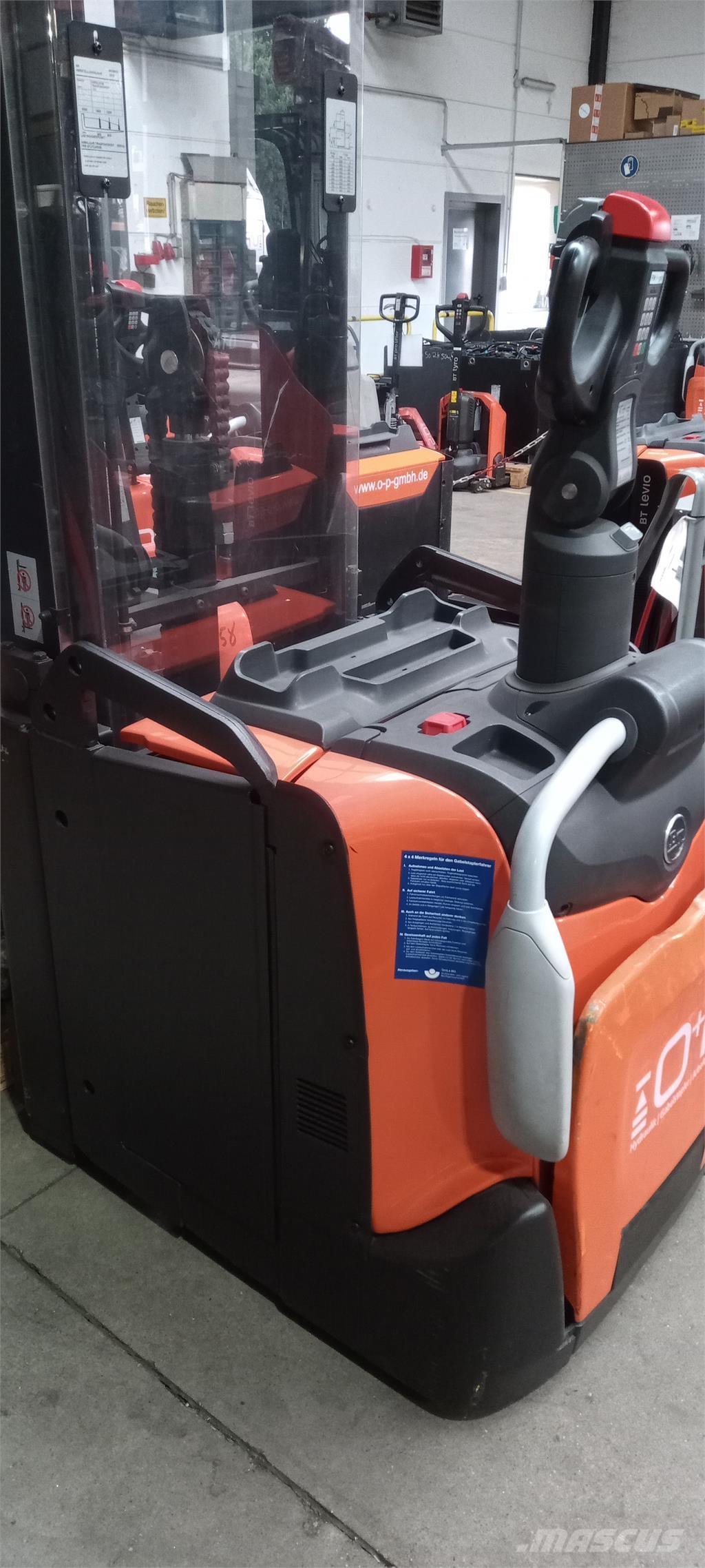 Toyota SPE160L Самохідні електроштабелери