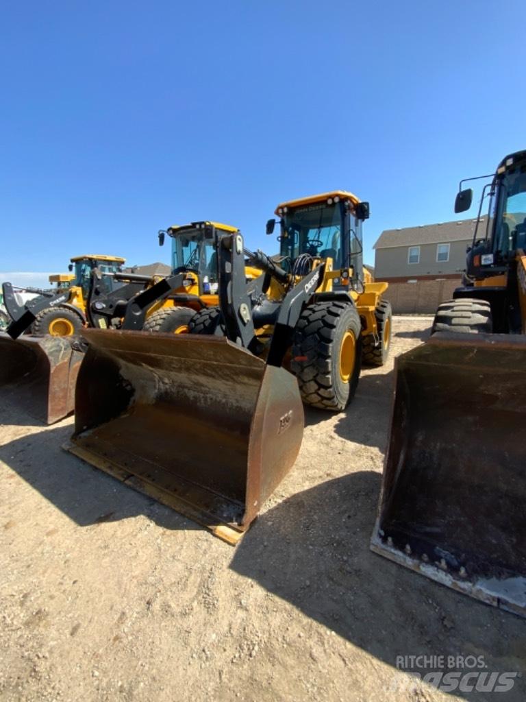 John Deere 544L Фронтальні навантажувачі