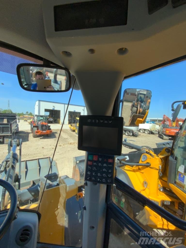 John Deere 544L Фронтальні навантажувачі
